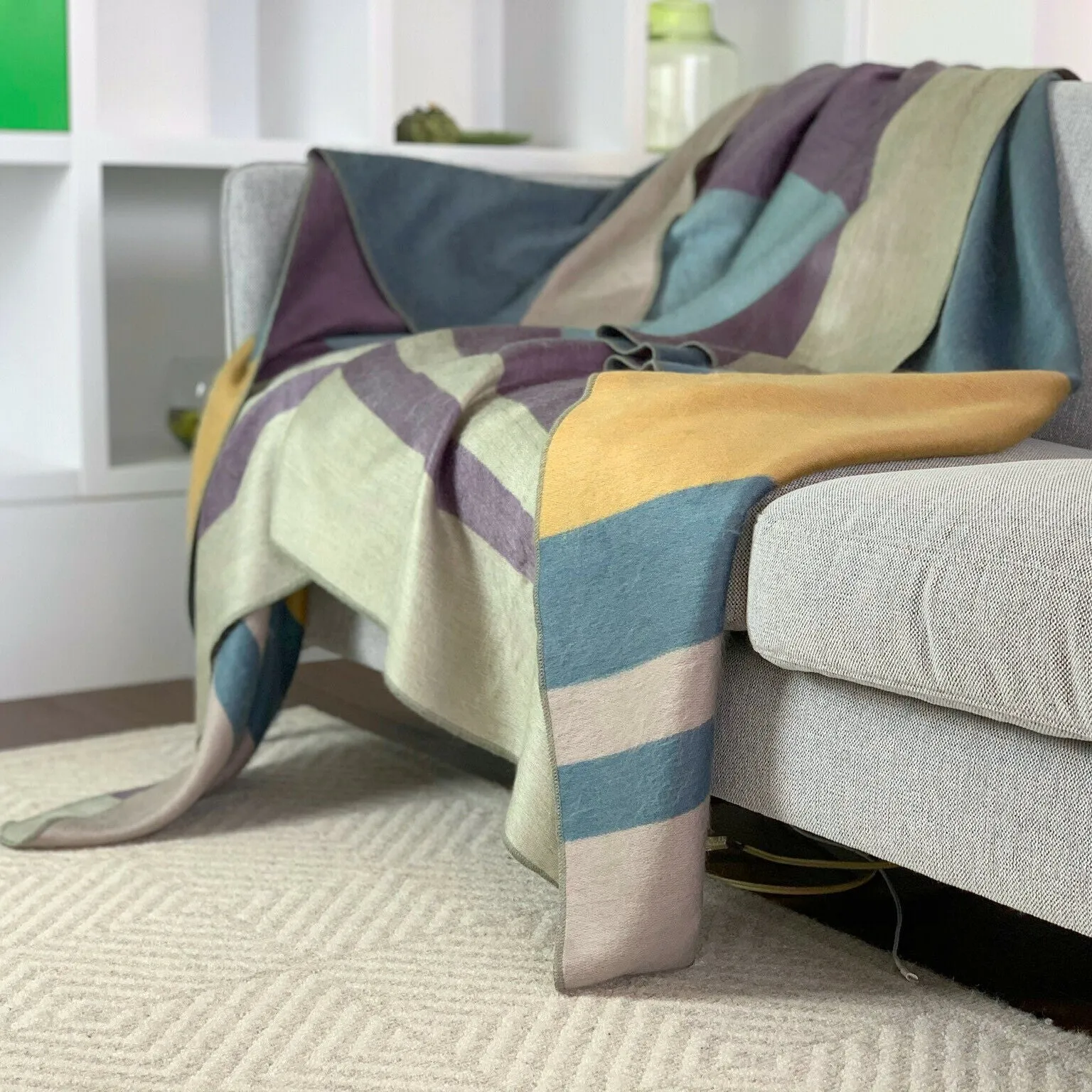 Guamani - Baby Alpaca wool throw blanket / sofa cover - Queen 94" x 62" - reversible double-sided