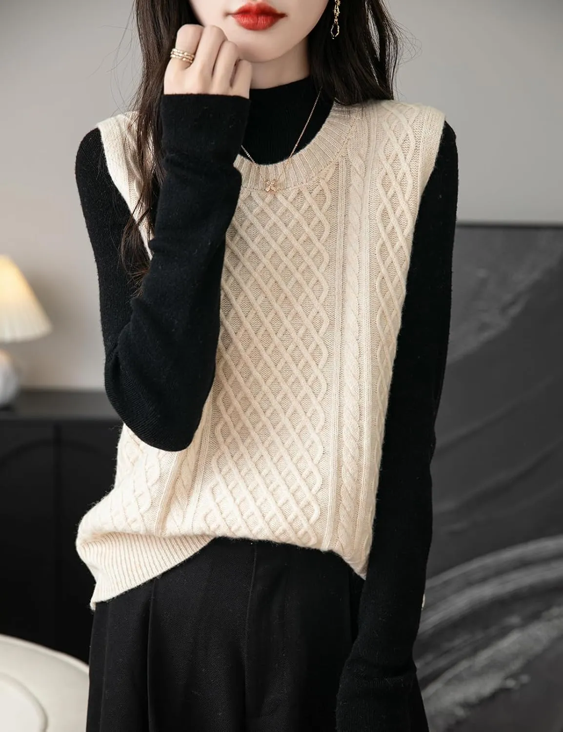 Women's 100% Merino Wool Sweater Vest 2025 Fall Winter Vintage Cable Crew Neck Sleeveless Knit Sweater Vest