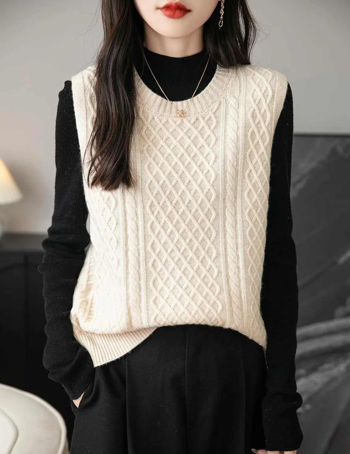 Women's 100% Merino Wool Sweater Vest 2025 Fall Winter Vintage Cable Crew Neck Sleeveless Knit Sweater Vest