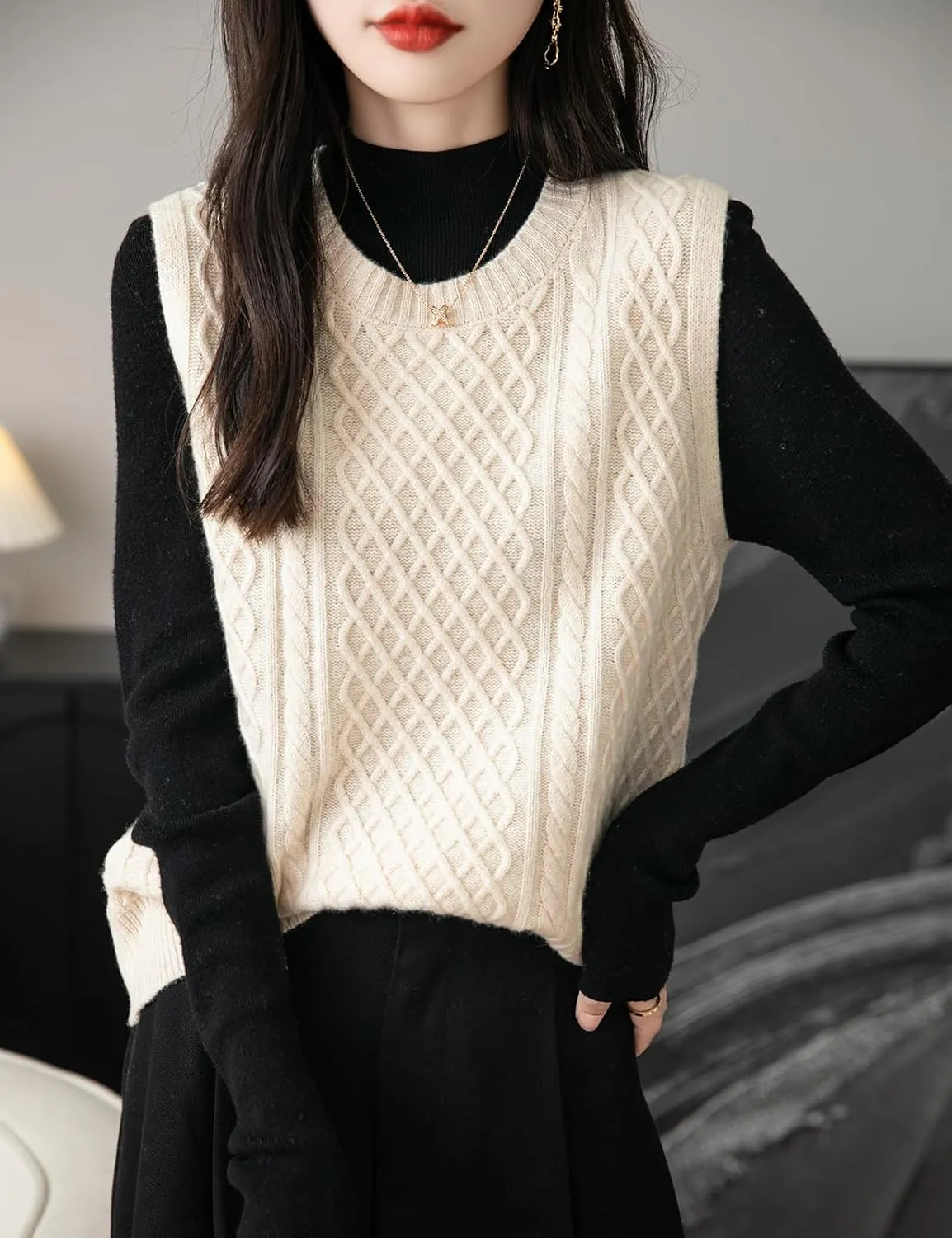 Women's 100% Merino Wool Sweater Vest 2025 Fall Winter Vintage Cable Crew Neck Sleeveless Knit Sweater Vest